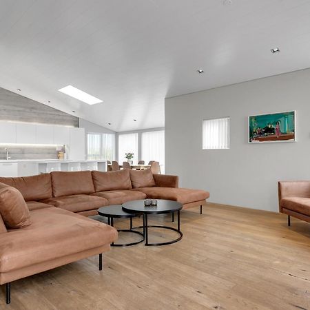 Luxury Villa With River View Laugaras エクステリア 写真