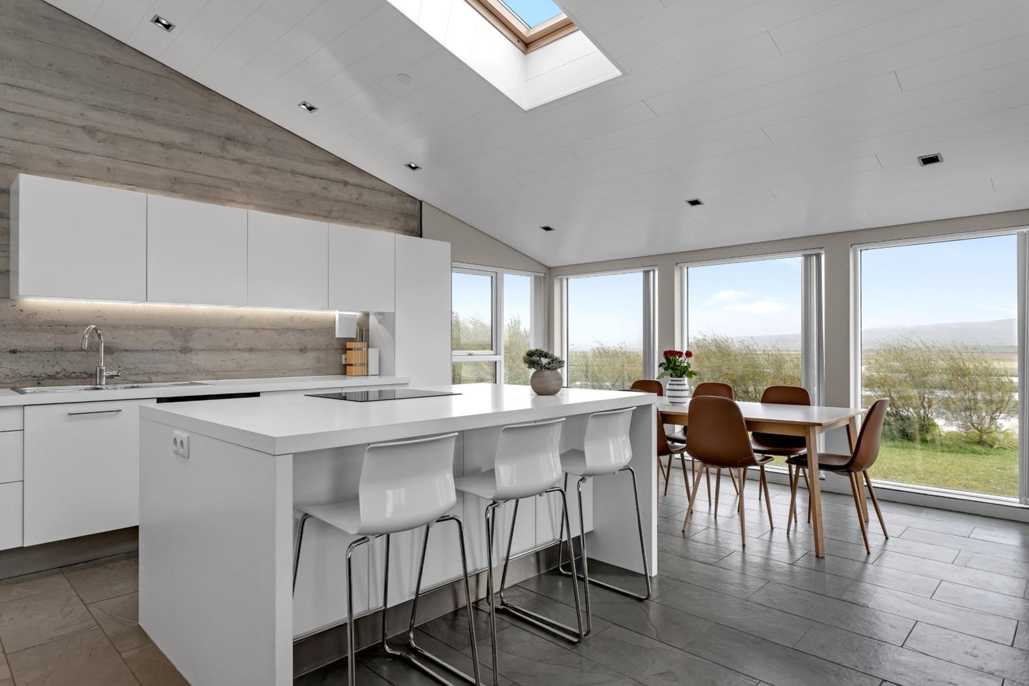 Luxury Villa With River View Laugaras エクステリア 写真