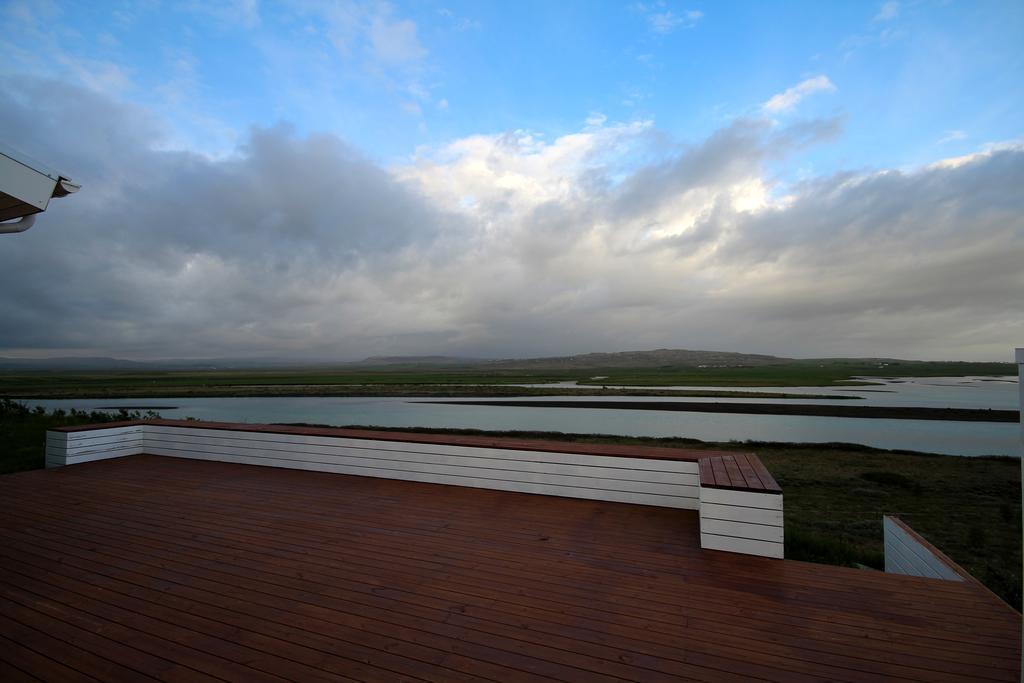 Luxury Villa With River View Laugaras エクステリア 写真