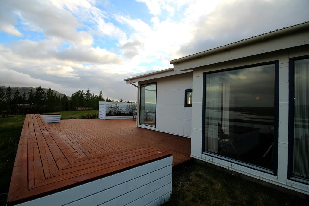Luxury Villa With River View Laugaras エクステリア 写真