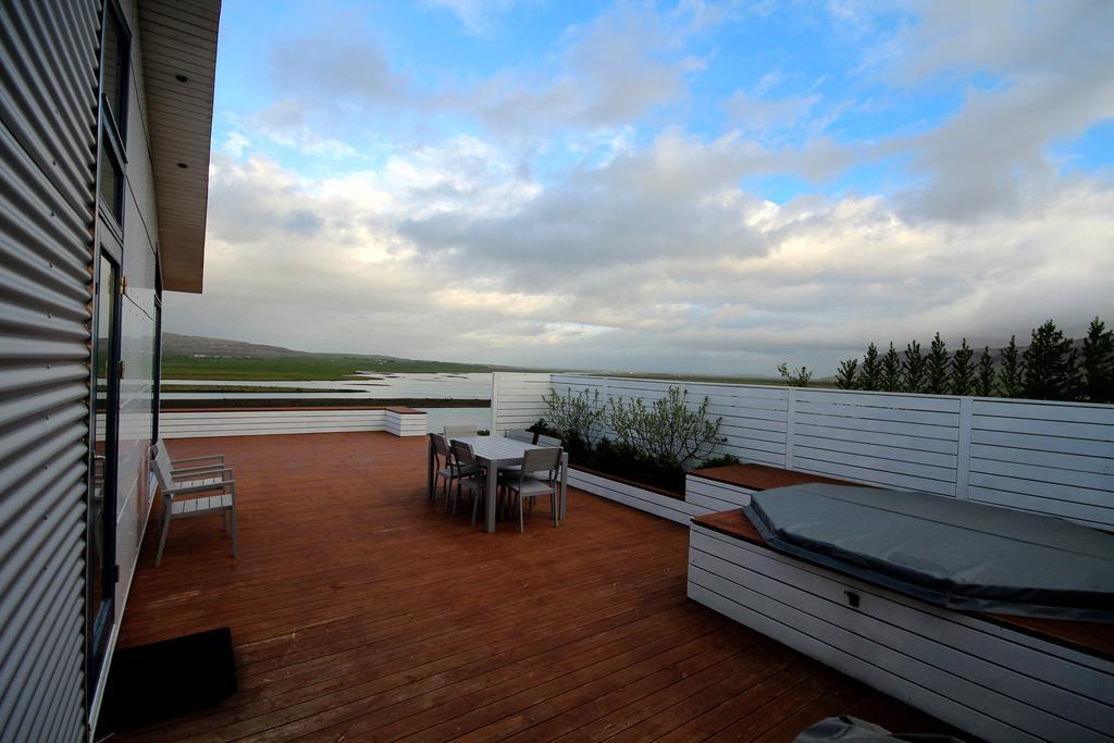 Luxury Villa With River View Laugaras エクステリア 写真