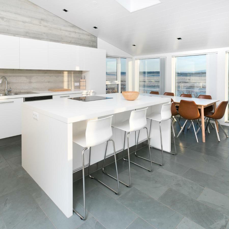 Luxury Villa With River View Laugaras エクステリア 写真