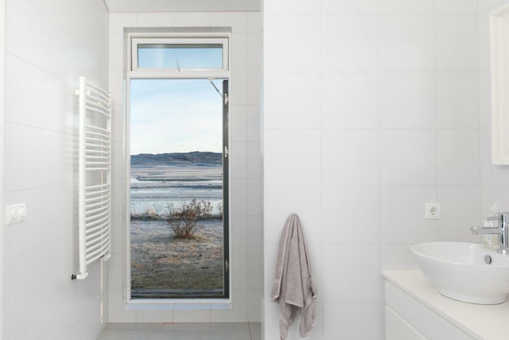 Luxury Villa With River View Laugaras エクステリア 写真